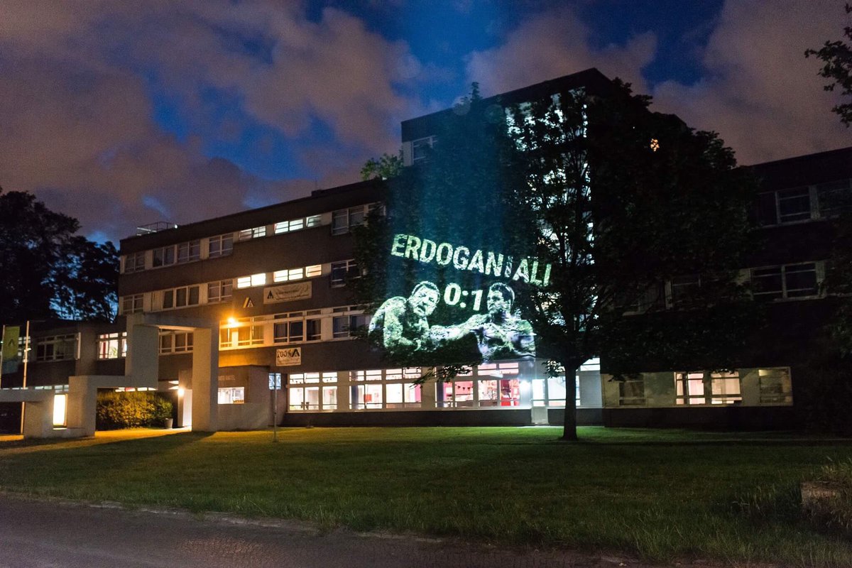 SupportArmenia's tweet photo. Lightprojection #Erdogan vs. #MuhammadAlifuneral 0:1 #Knockout #MuhammadAli #Berlin via https://t.co/w4AboIx1tE https://t.co/fAGV4kHvs4