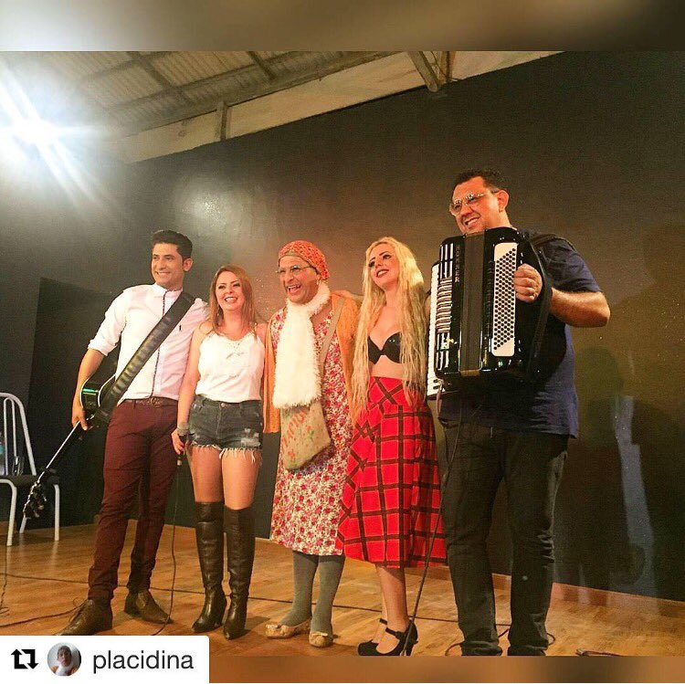 Com grandes amigos na sexta da viola grande apresentação @xonadaodasanfona <a href="/keilagaga/">@keila</a> <a href="/placidina/">Evandro Placidina</a>