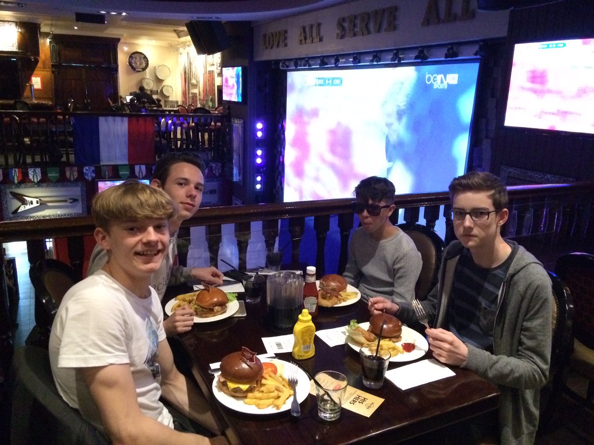 BHSparistrip's tweet photo. Hard Rock Cafe and football! #delighted #cannybeatit https://t.co/OB8rwjiBJI