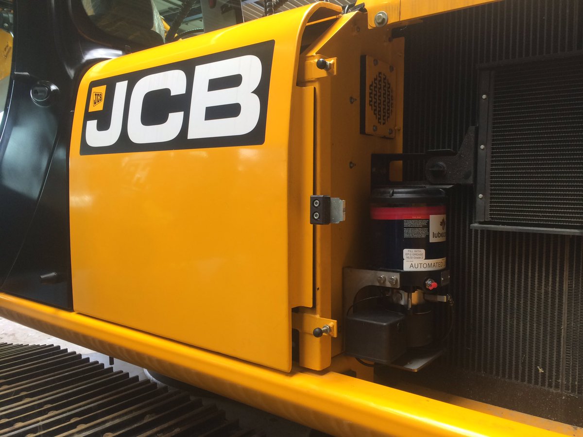 LubecoreEurope's tweet photo. @JCBmachines JS260LC excavator with #LUBECORE https://t.co/YIaq0yFpsL
