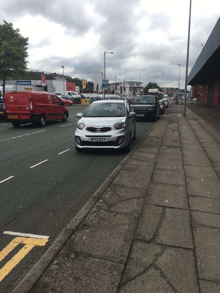zigzagcriminals's tweet image. Abandoned or parked? Comments below!! 😳 @YPLAC @Parktwatlpool @stejacjam @RainhillParking