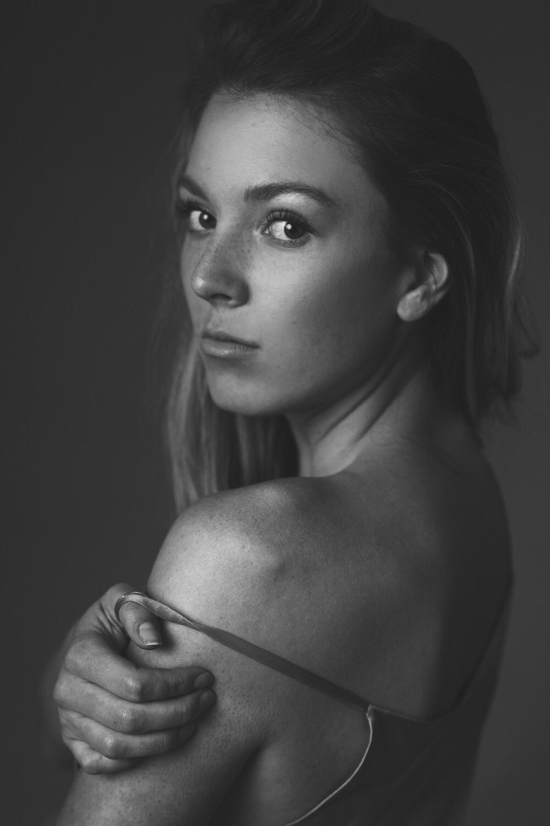 willgmacneil's tweet photo. My friend is beautiful and she lets me take her photo. @maddywallace4 
@MasonbyMM https://t.co/LbDX6aYxDQ