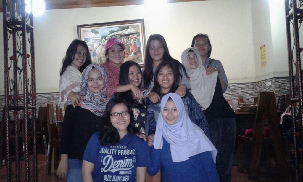 zarahnovalia's tweet photo. Bukber iis♥♥♥ https://t.co/mzGfVVLW2p