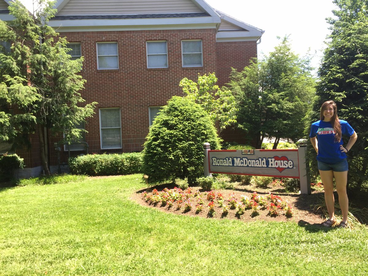 cabotcreamery's tweet photo. Our #RAOC2016 brought cheese to the @RMHCNashville, which has been open for 27 yrs. Such a wonderful org. https://t.co/IB1DKM1PjT