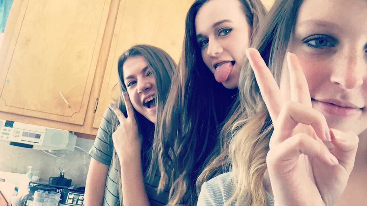 brooklynnhall16's tweet photo. happy birthday homie!❤️ #16 #reallysingle https://t.co/Cr9j9Ul3FW