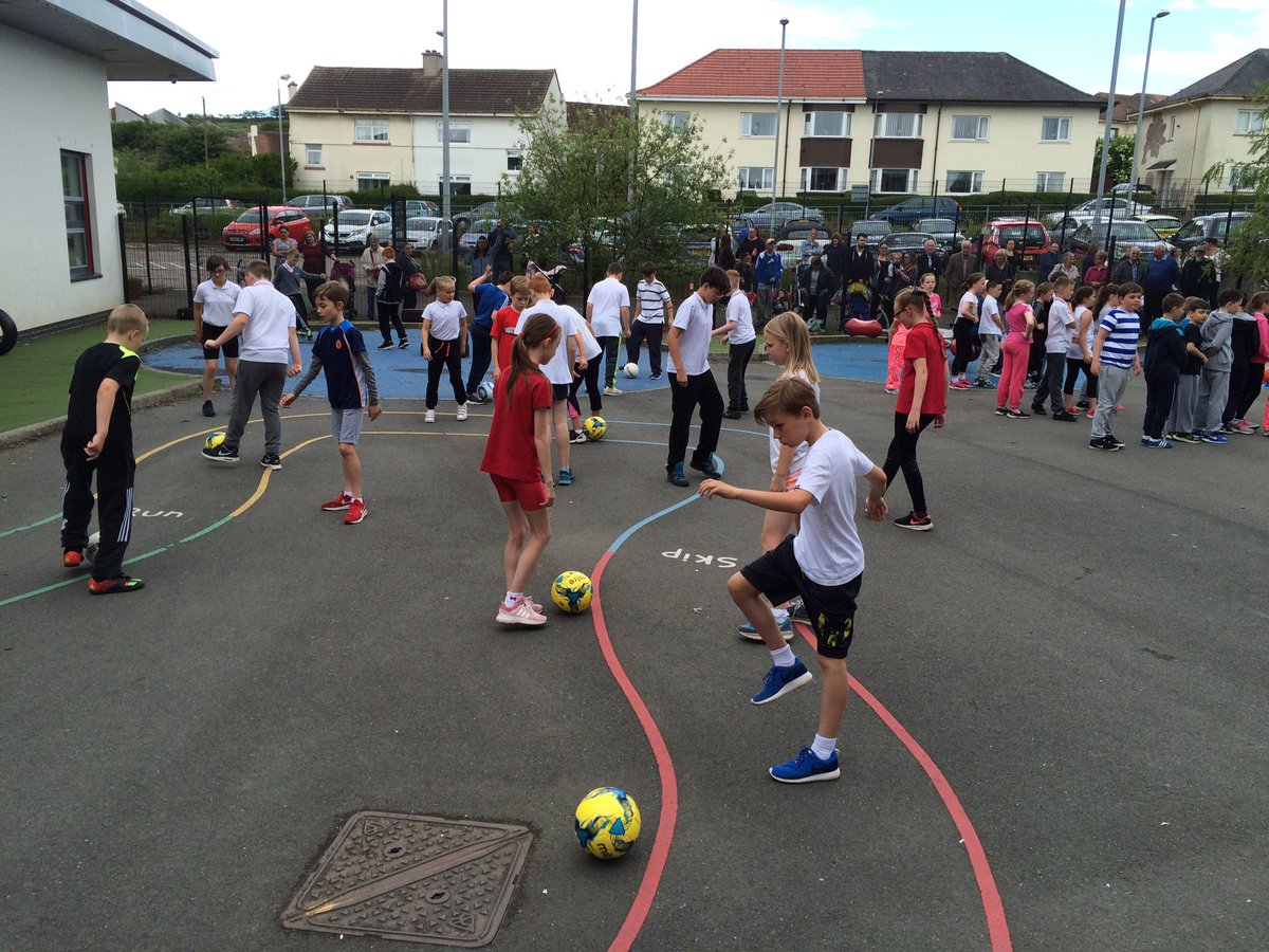 newarkp6a's tweet photo. Absolutely great day for Sports Day ☀️ children and parents and staff will certainly sleep tonight! #sportsday https://t.co/H3S1KXJdU8