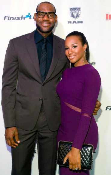 Bossip's tweet photo. Who Is The Baddest Baller Wife? #Ayesha #Savannah https://t.co/zWg5NiIvIR