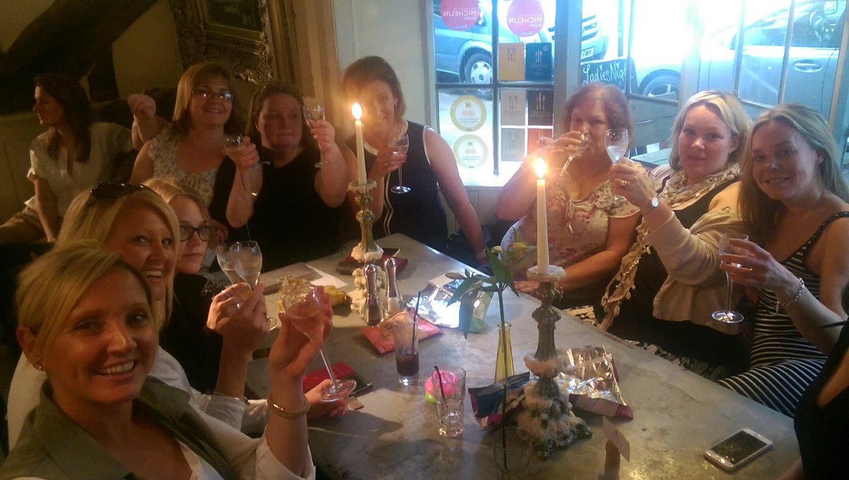 bluebellhenley's tweet image. Fizz Friday in full swing! #fridayfeeling #fizzfriday #fridayfuntimes