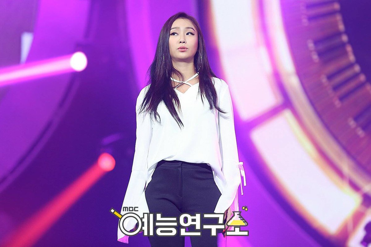 HyolynUpdates's tweet photo. [PRESS] Hyolyn and Lee Na Hyeon team performed Sofa by CRUSH at Duet Gayo Festival #Hyorin #효린
Credit MBC https://t.co/zlzqMpVlmv