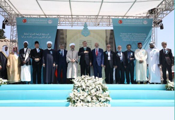 Alkhabar_Agency's tweet photo. أردوغان:آلام المسلمين سببها عدم فهم القرآن بشكل صحيح لدى مشاركته في توزيع جوائز المسابقة الدولية الرابعة لحفظ القرآن https://t.co/2QG1DAui1T