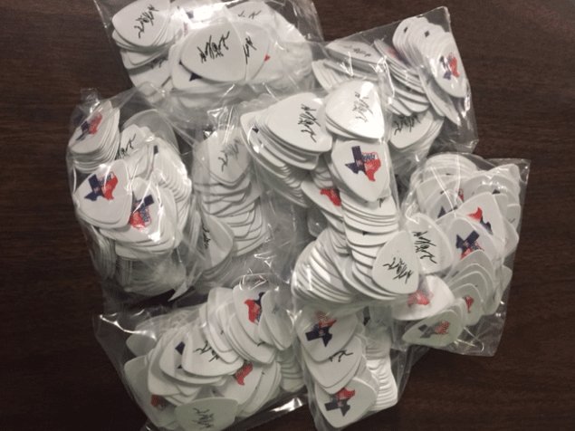 dandreausa's tweet photo. #loslonelyboys Guitar Picks ready to go!! #customguitarpicks #guitar #guitarpicks #country #texas https://t.co/q1OBTXOTx5