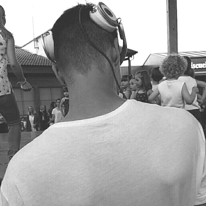 kyenamusic's tweet photo. Seik never stop playing.
 ♠♥♣♦
#dj #dejeey #party #spain #pioneer #beats #fun https://t.co/eM1bsG9FV7