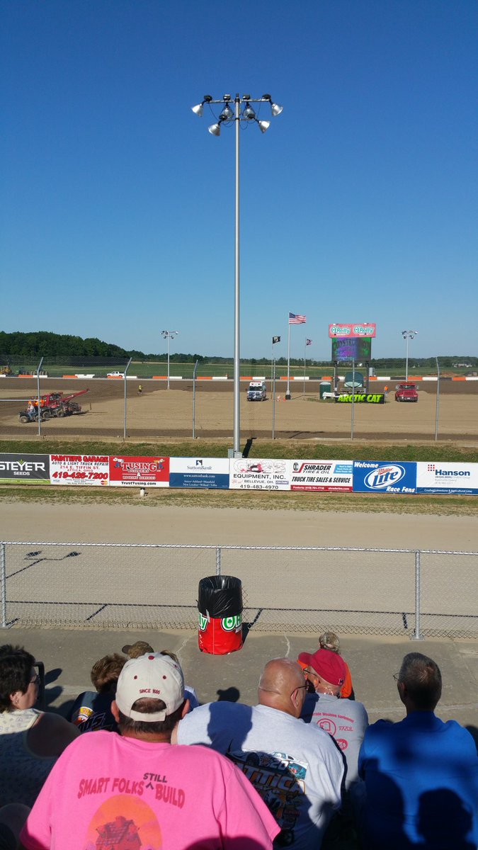 coachpunishment's tweet photo. @atticaracewyprk @BrianLiskai @WingedNation @BlakeAnderson @ASCoC night #1
#tweetyourseat
#speedweek2016 https://t.co/RdbtWCofsZ