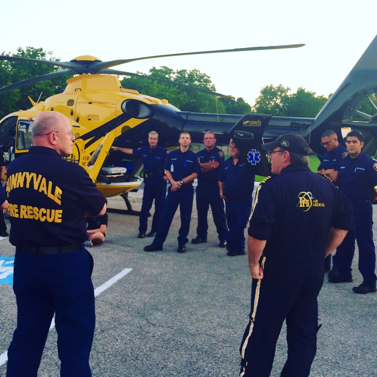 PhiMed2's tweet photo. LZ Safety with Sunnyvale Fire Department #MightyMed2 #PhiAirMedical #WeCarryBloodForLife #FireFightersRock https://t.co/m7iCSXAXsc