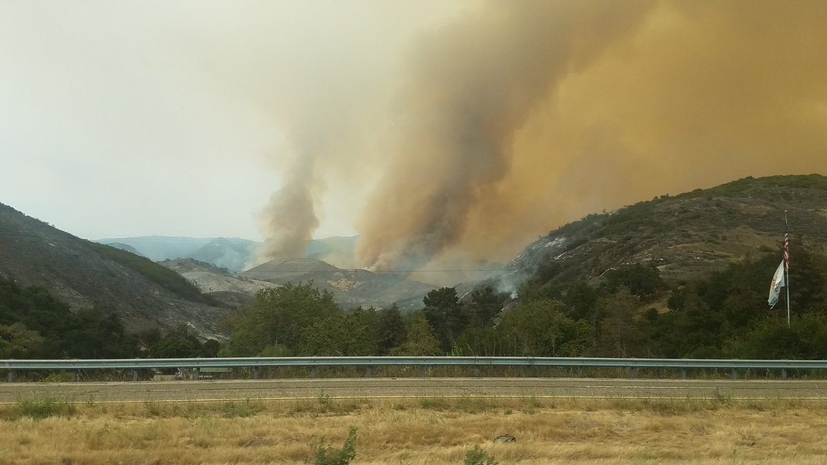 DylanChitwood's tweet photo. This wildfire is pretty lit https://t.co/ZOLlm13WyA