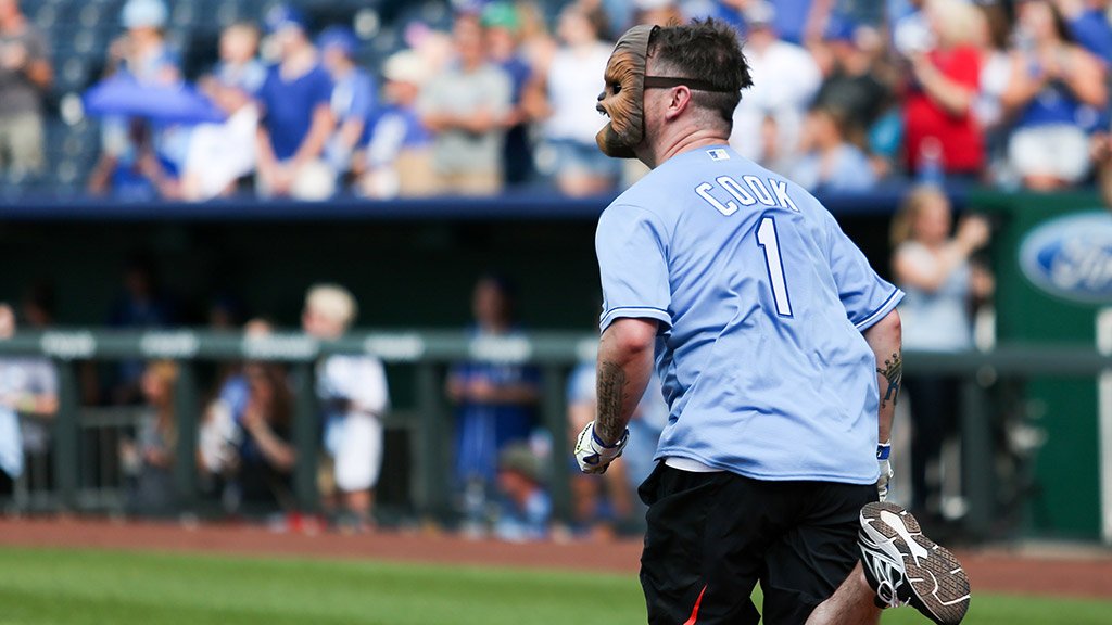 Royals's tweet photo. #ThatsWhatSpeedDo #BigSlickKC https://t.co/QDJIuuHhfk