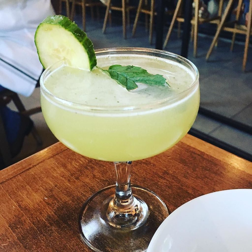 Friday at 5 and we have only one thing on our mind 🤔 ift.tt/1UEYaO8