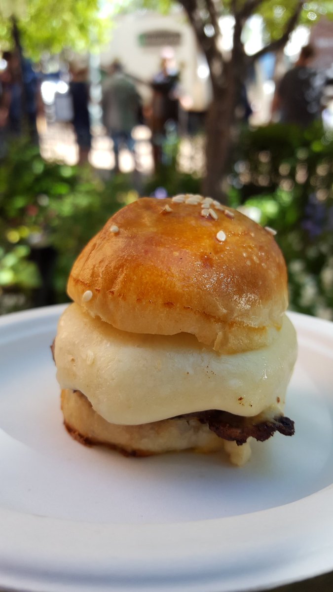 wyliedufresne's tweet photo. We are in the burger weeds in Aspen @foodandwine #fwclassic #amextrade but havin a blast! https://t.co/qFItVQjpHT