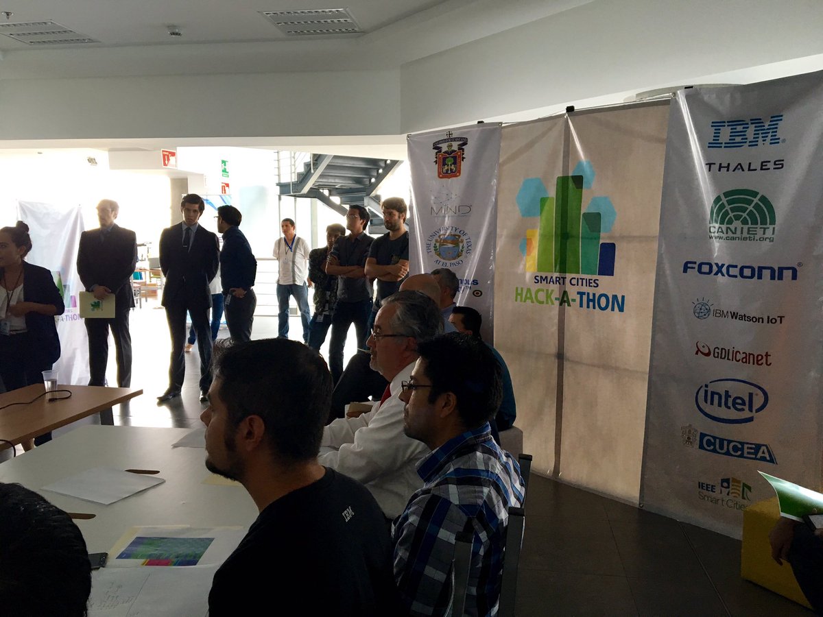 SmartCitiesHack's tweet image. ¡Arrancamos los rocket pitches! #SmartCitiesHack