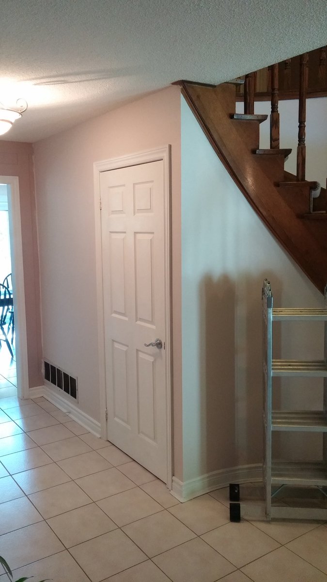 FineEdgePaint's tweet photo. Finishing up my foyer job. Starting on a beautiful deck next week! Stay tuned! #behr #painting #color #clean https://t.co/MStL1m3qiD