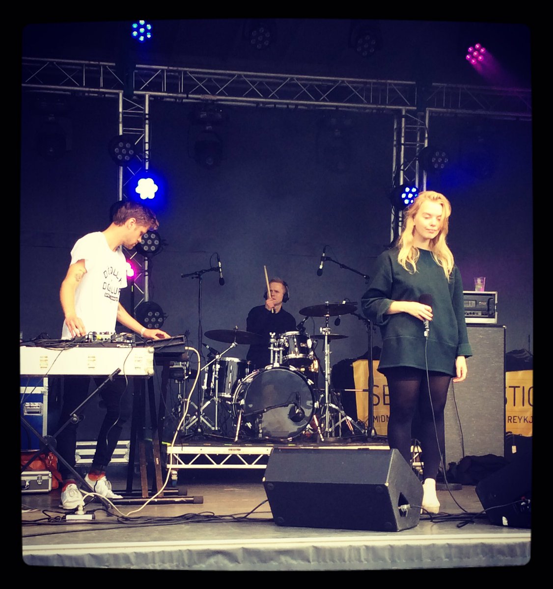 Stepheechickl's tweet image. Coup de 💕 pour #Halleluwah, un duo islandais présent à @secret_solstice. #secretsolstice2016