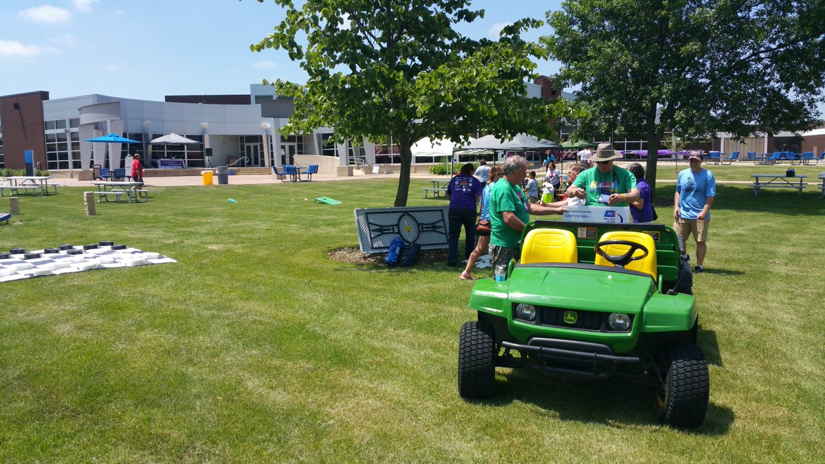 CourierMagee's tweet photo. Black Hawk County Relay for Life prepping for 2 p.m. start @ Hawkeye Community College in Waterloo IA #MageePhotos https://t.co/pwPUTUqazU