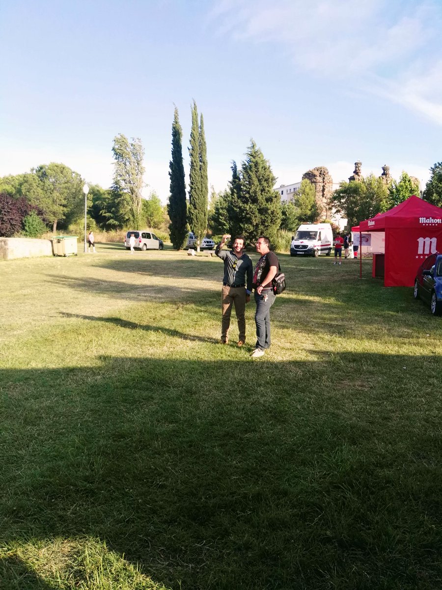 FUTBOLEANDOFM's tweet photo. #cachaba está a punto de subir al escenario del Festival de los Milagros 10° Aniversario @cextremadura https://t.co/OYUQ0ksGHy