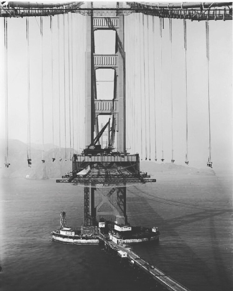 YourDailyRewind's tweet photo. #GoldenGateBridge #construction in #1933

#oldschool #retro #vintage #throwback https://t.co/6sSykumwBV