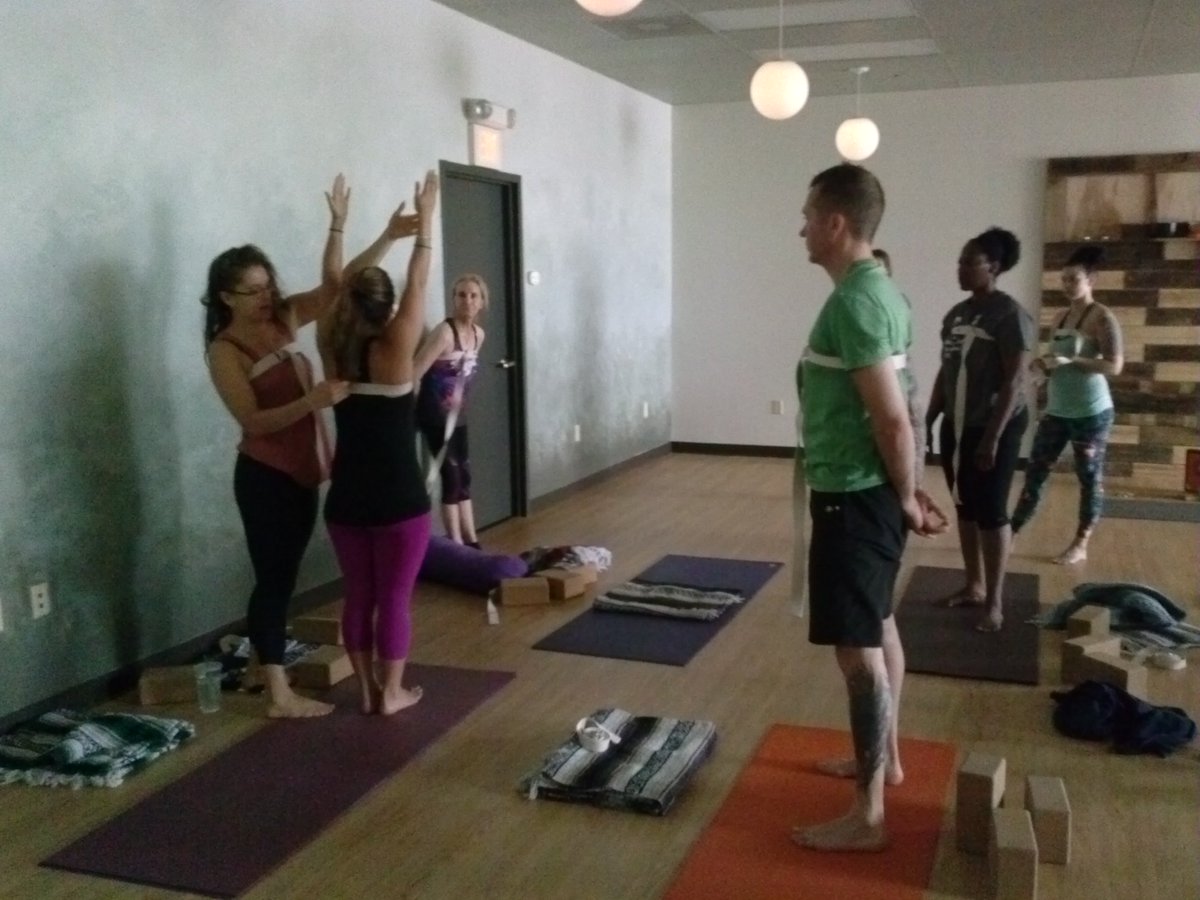 karoun_karoun's tweet photo. Kendra's new Form and Flow in action! Sat 10:15am and Tuesday evenings. #westernmassyoga #formandflow #yogaprops https://t.co/5qxxH9XpVH