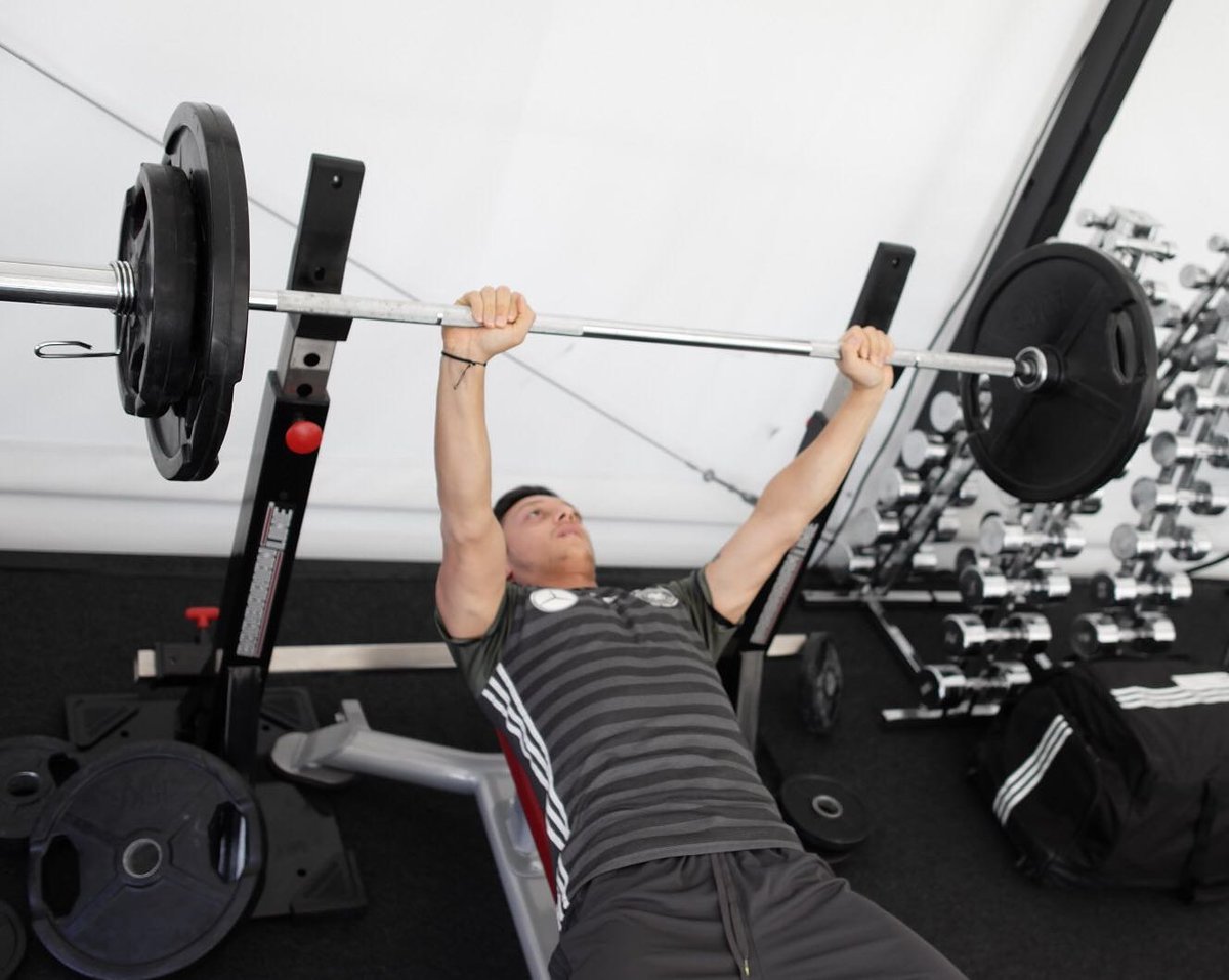 M10's tweet photo. Today's focus: Strength training! 💪🏋🏻 #EURO2016 https://t.co/2JW1fjFweG