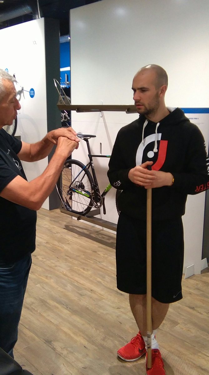 CTVeloRacing's tweet photo. Thanks to Tom and the team @FunctionJigsaw for an insightful day in sports injury @GiantUK HQ. @TeamBottrill https://t.co/klq4jXhQ93