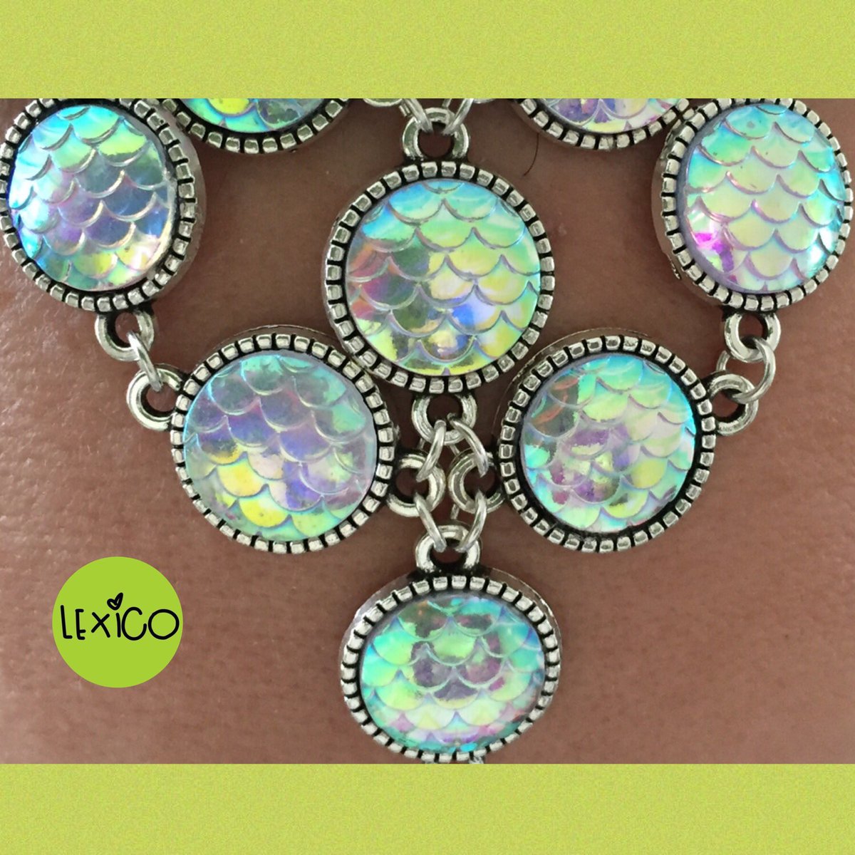 Lexicolaura's tweet photo. #mermaid #dragon #jewellery - check out the shimmer on these
#gbloggers #etsy #Fridaynight #craftbuzz #TBBCE2017 https://t.co/S7Yij7jVat