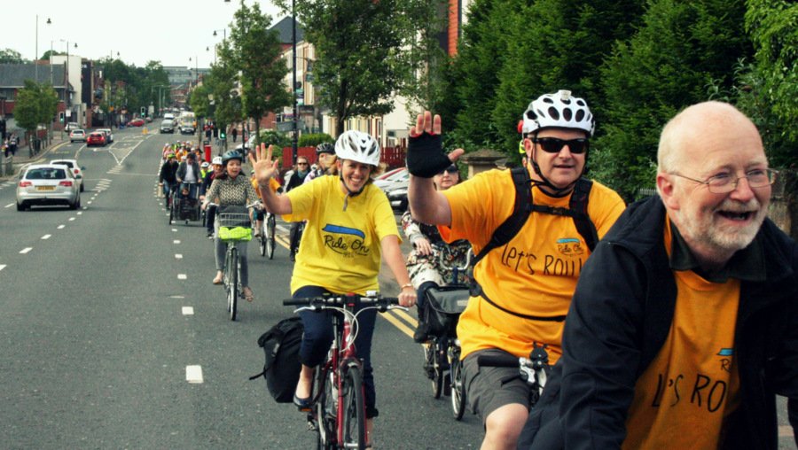 nigreenways's tweet photo. Ride on Belfast - bringing smiles to the morning rush #ROB4 @thefredfestival @SustransNI @belfastcc @ChrisHazzardSF https://t.co/uFLBfXY140