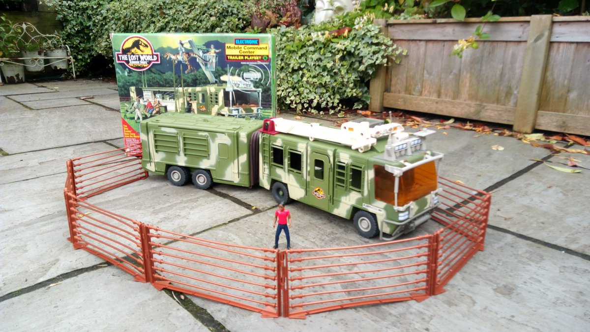nathyvader29's tweet photo. I found this in the big box too. How did I miss it #jpcrew @JurassicParkPod @JurassicCollect @JurassicJune https://t.co/P7A9exhIrc
