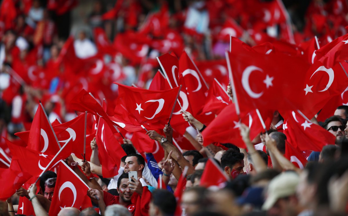 yenisafak's tweet photo. Son 15 dakika...
#TUR 
#BizBittiDemedenBitmez https://t.co/SwqCaztsCh