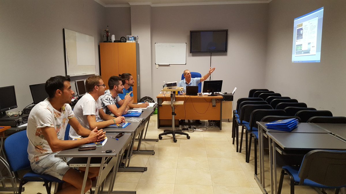 autoescuelanaya's tweet photo. Cap inicial. Pronto serán conductores profesionales. https://t.co/dORj0akLPm