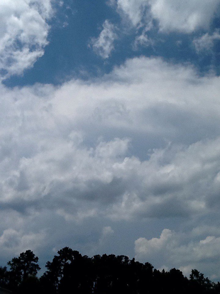 Shadrap16's tweet photo. Thunderstorms headed our way. 98 degrees, could make for an interesting afternoon. @LCWxDave #tstormwarning https://t.co/21FeupS9IJ