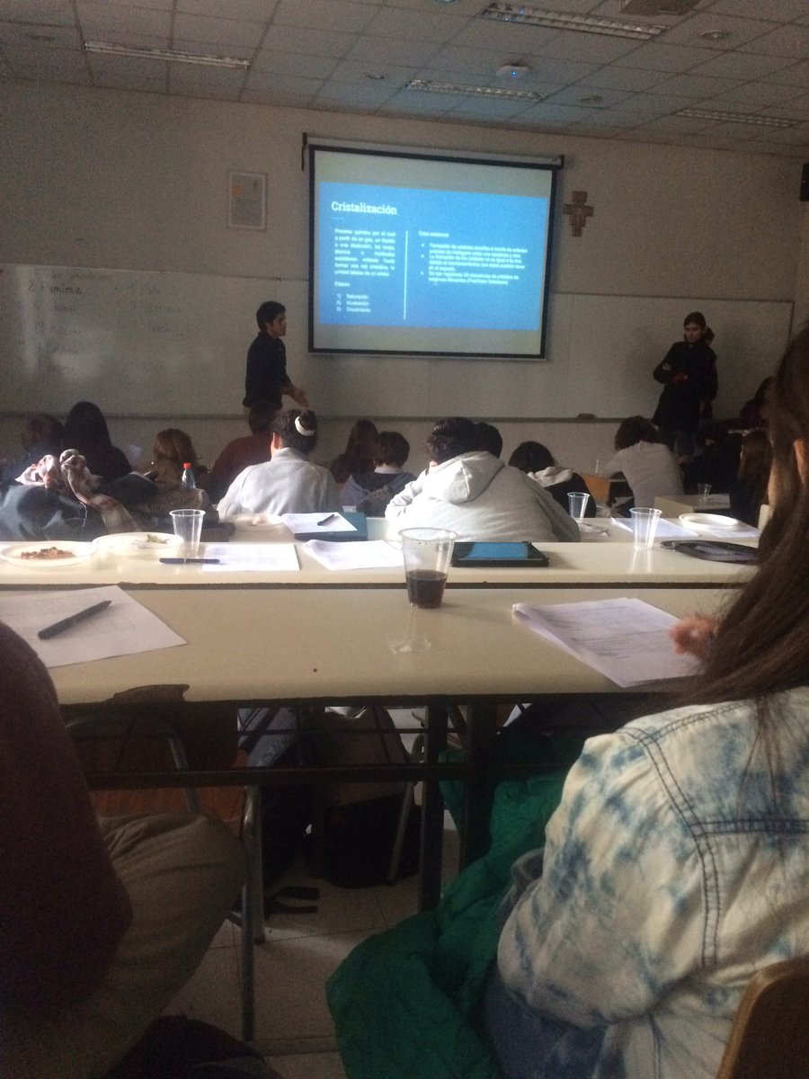 JJoublan's tweet photo. Antes de presentar en fisicoquimica @Lorechile #ultimaclase #nervioso #iiq #pizzaton https://t.co/j9Zfa75hjS