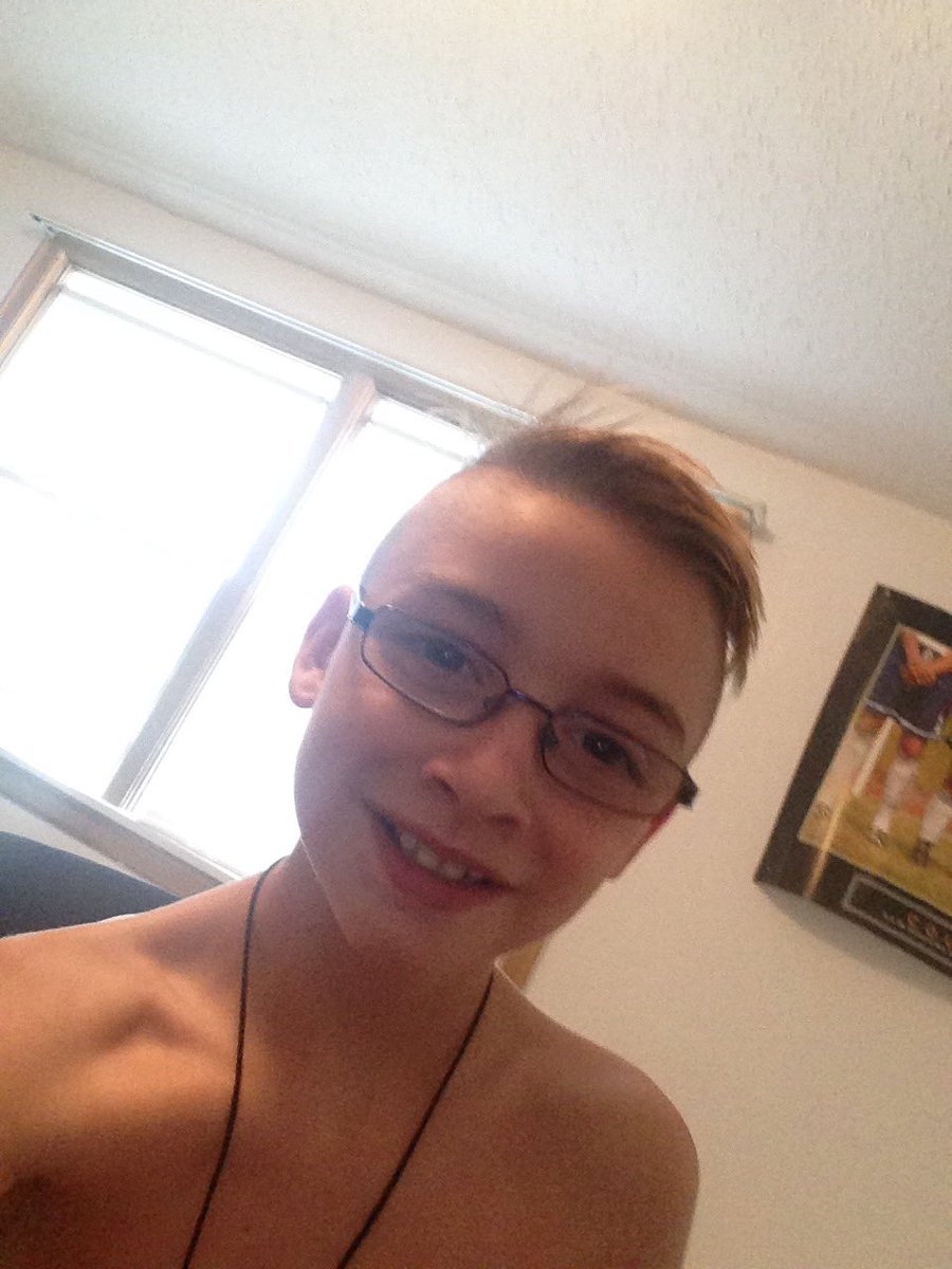 XxRECOREECExX's tweet photo. Hope you guys like my epic new haircut https://t.co/s2fQNVN5NW