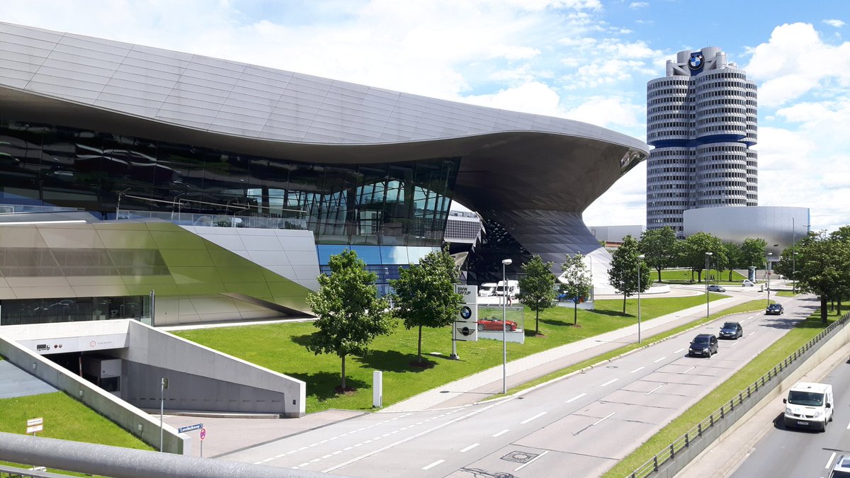 LiannevdBoogaar's tweet photo. @BMW_Welt #München Studiereis 30 @WTCEZs leden. Met dank aan @N_en_H #PeterHulsen #Bestronics @AntonRally #Nefratech https://t.co/i19blhPeqx