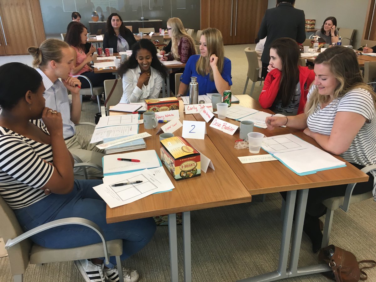 womenwinning's tweet image. Thanks to @racheleboyer for showing us how to build effective campaign messages! #womenwinning #PLOT16