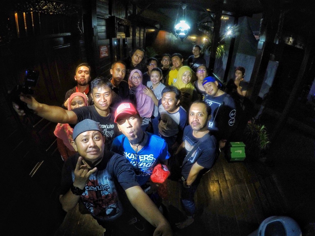 jalvchels_'s tweet photo. Glad 2 met u again guys 😆 #Alhamdulilah @Yukietendo @dadanms @PASbandOfficial @PASersMILIST https://t.co/zVL55Joo3W