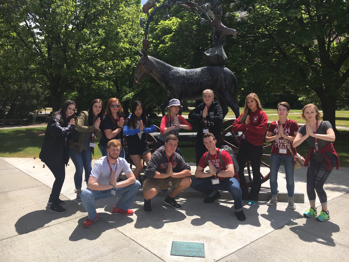 OC_EmmaK's tweet photo. squading up with group 3 😎🐾 #GoCougs #WSUalive https://t.co/bj1SgNTRCE