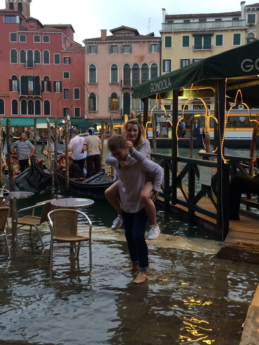 dibeech's tweet photo. @JaniceM79315732 Kathryn in Venice yesterday https://t.co/NxtVYF7y6y