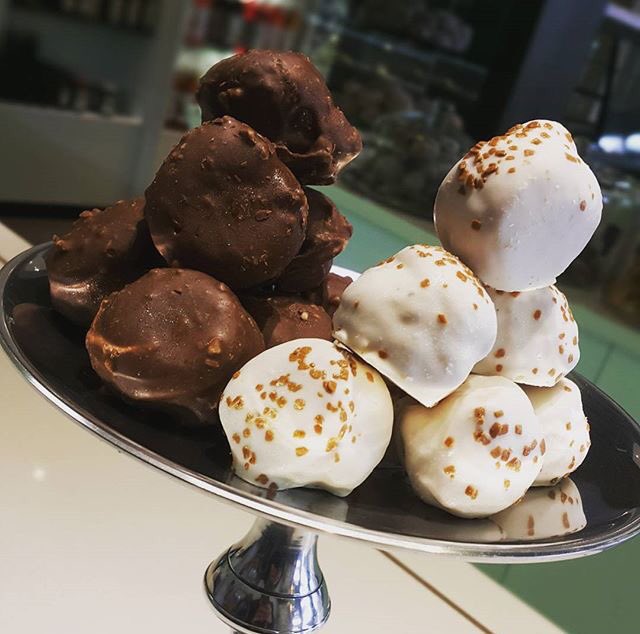 SalehsBakery's tweet photo. Warm up your days with the mouth watering Latte Macchiato &amp; Hazelnut Eclairs Only @SalehsBakery https://t.co/1sVkf47yXp