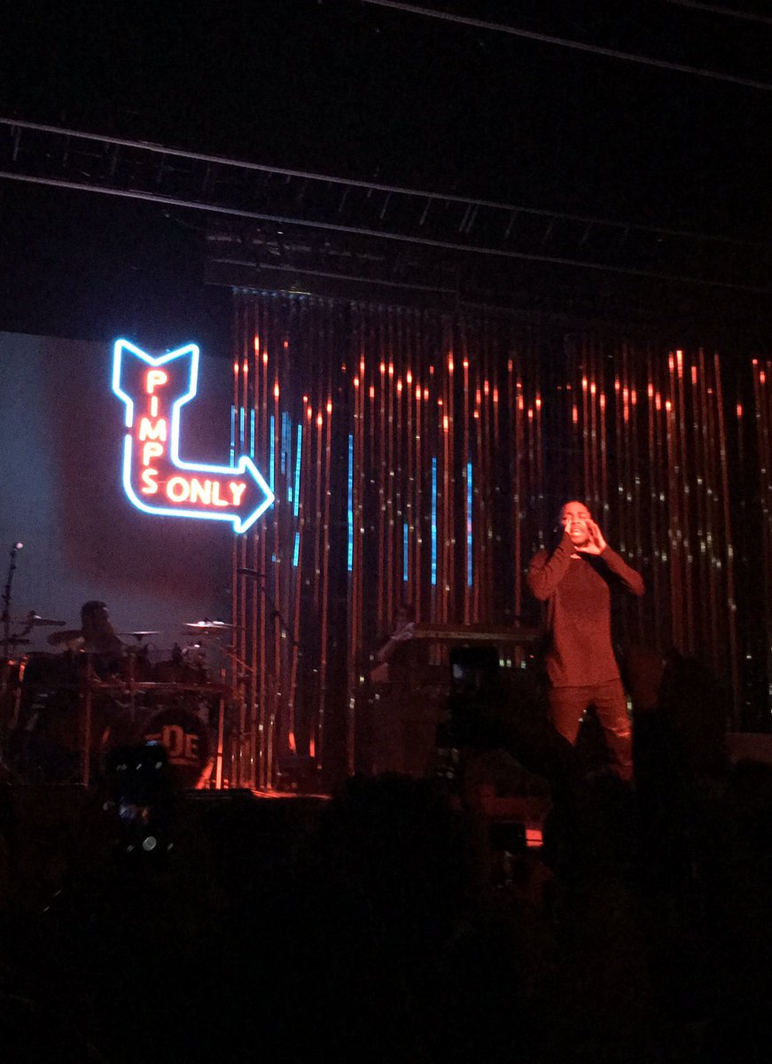 range_brother's tweet photo. Happy Bday King @kendricklamar, a TB in Oakland at the Kuntas Groove Sessions @TopDawgEnt @dangerookipawaa #PIMPPIMP https://t.co/ENKvrCwhYE