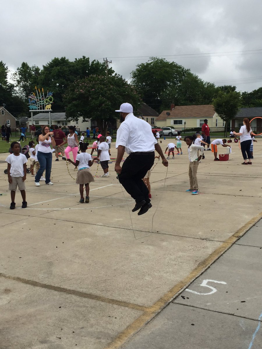 CPESCougars's tweet photo. What better way to cap off a phenomenal year!! Field Day activities were the best ever. #ourPEdeptrocks #scholarfun https://t.co/zS8NFafIhr