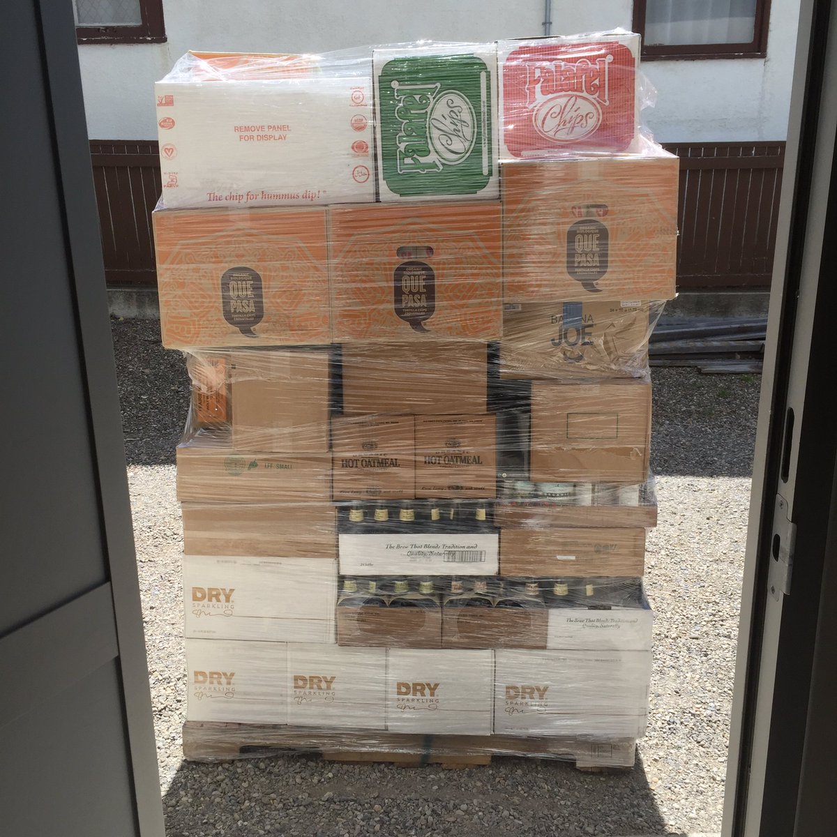 UrbanGrocerLeth's tweet photo. Friday #funday! It's us vs. this pallet of incredible products just about to be unloaded! #sunsoutgunsout #local https://t.co/MDOg0vyX9G