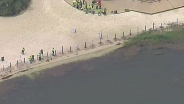 #Disney appears to build fence at hotel beach where toddler was killed by alligator bit.ly/21r5FwS?utm_me… https://t.co/9k5shcaUcA