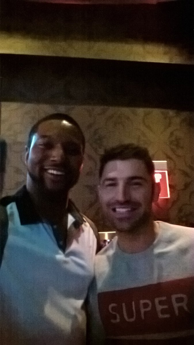 bnharris2011's tweet photo. Nice to meet you in LA @ChefStuart_! #OneRepublic #TheQuickSixFix https://t.co/uNEL1mOWOA